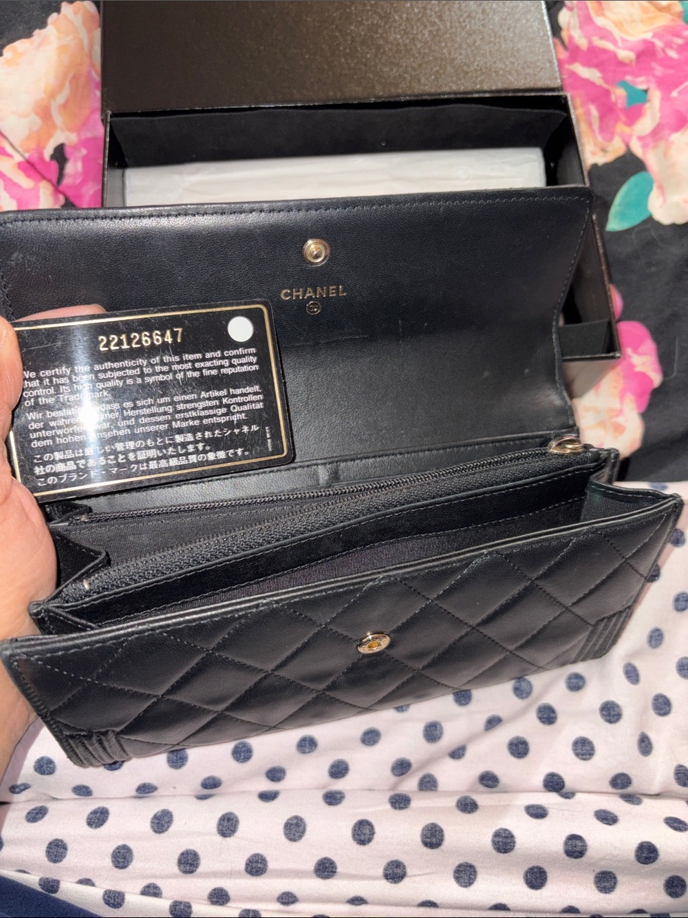 CHANEL Black Quilted Lambskin Leather Wallet - Picture 3 of 10